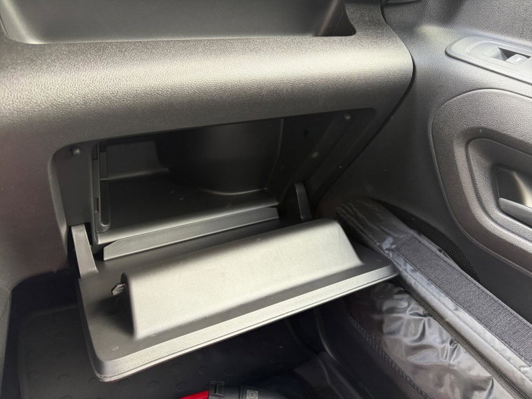 Vehicle Image 38