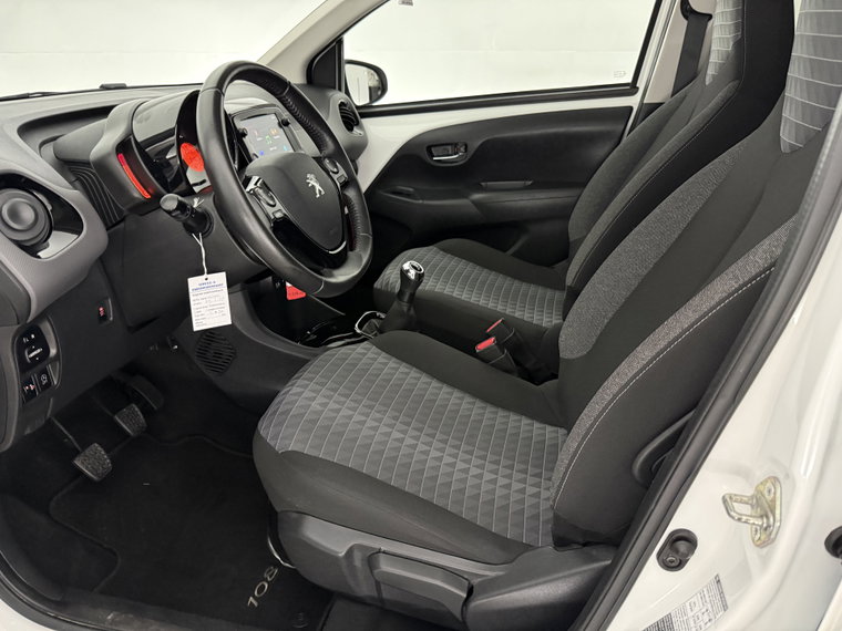 Vehicle Image 32