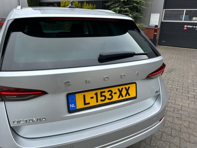 Vehicle Image 23