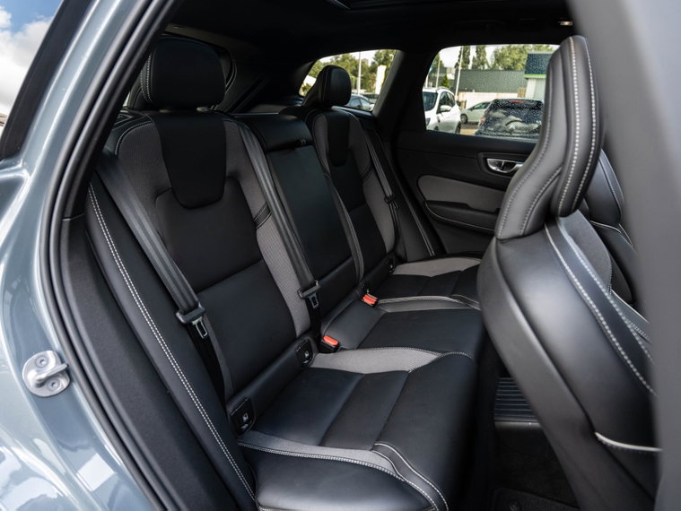 Vehicle Image 43