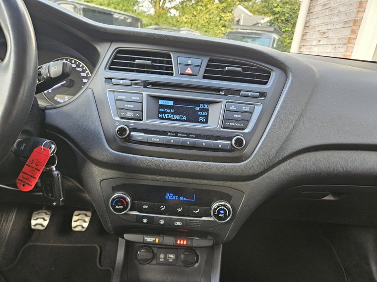 Vehicle Image 26