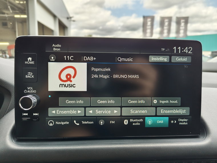 Vehicle Image 15