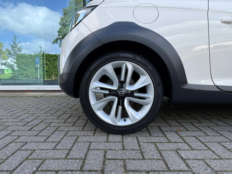 Vehicle Image 25
