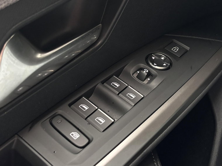 Vehicle Image 38