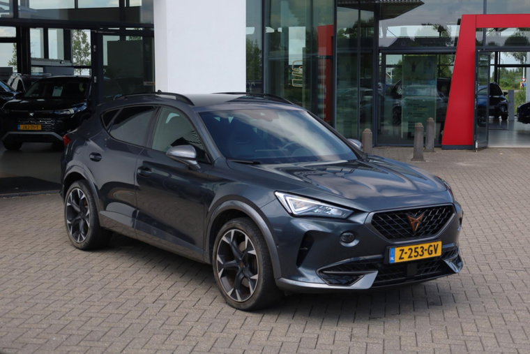 Vehicle Image 8