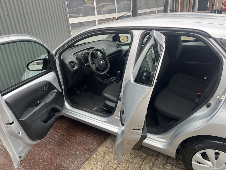 Vehicle Image 22