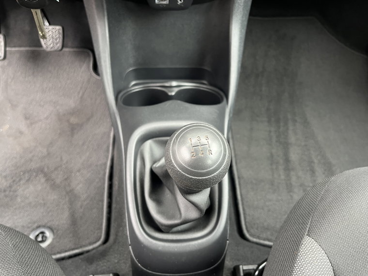 Vehicle Image 25