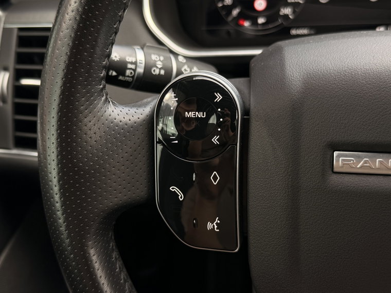 Vehicle Image 25