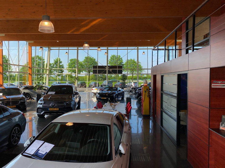 Vehicle Image 12