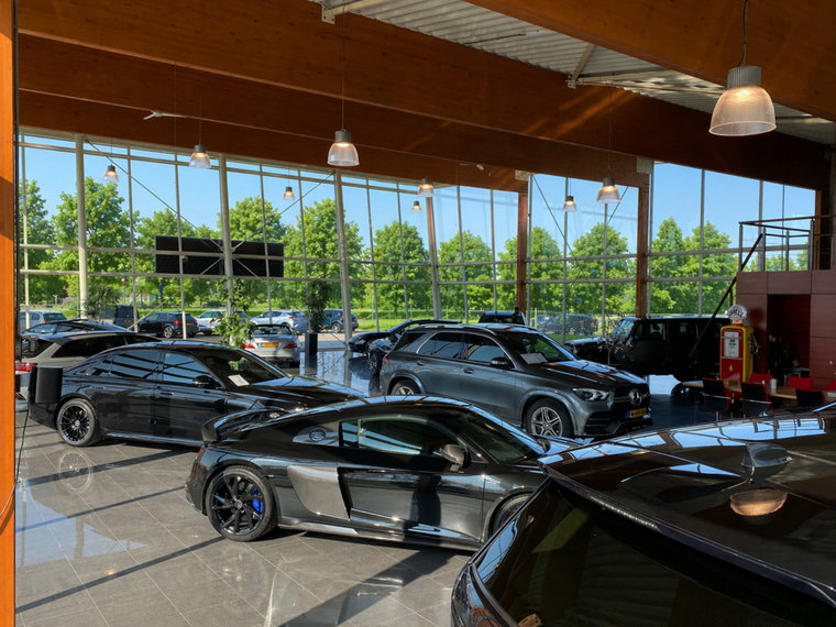 Vehicle Image 13
