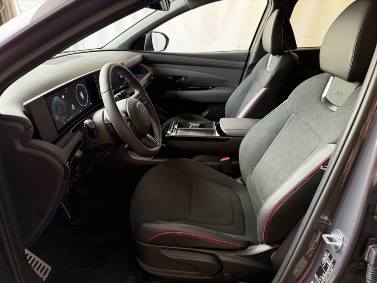 Vehicle Image 16