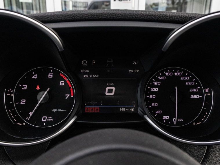 Vehicle Image 25