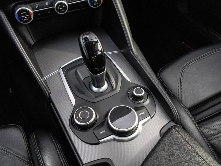 Vehicle Image 26
