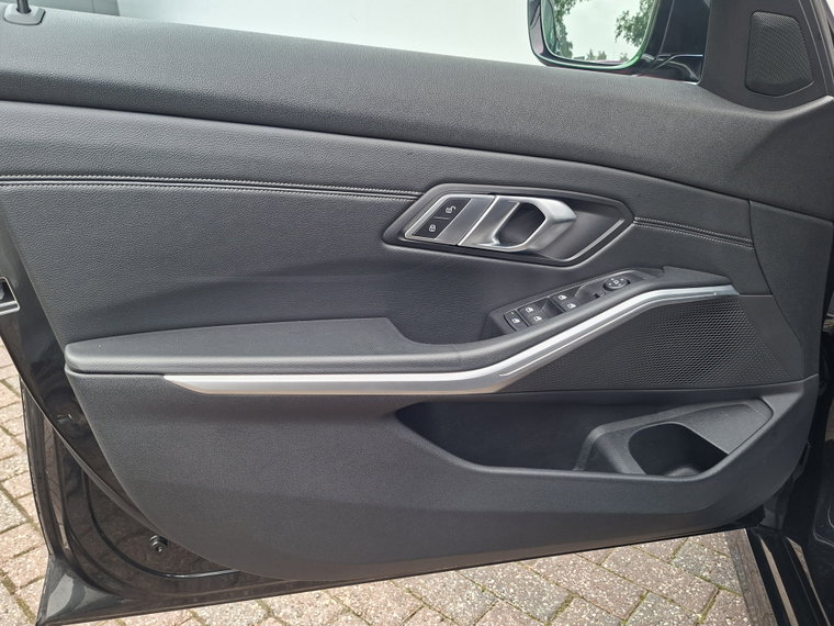 Vehicle Image 43