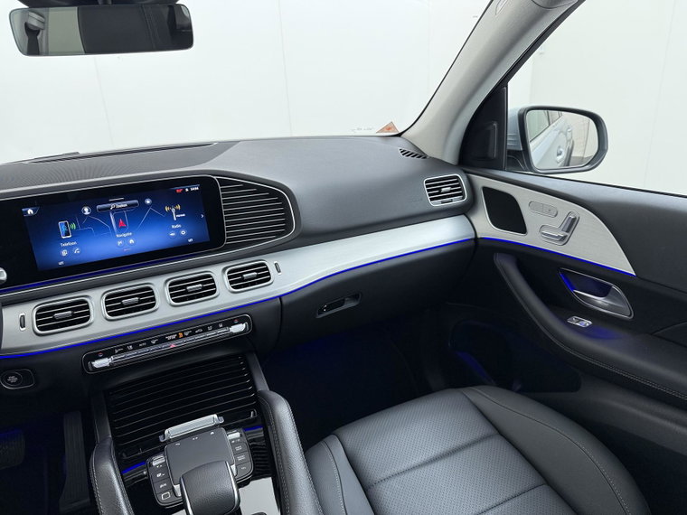 Vehicle Image 32