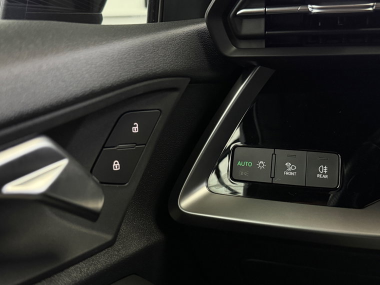 Vehicle Image 29