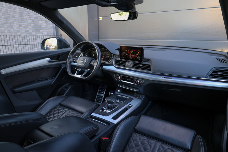 Vehicle Image 25