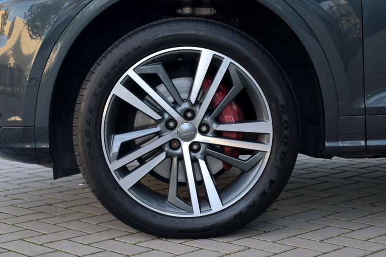 Vehicle Image 8