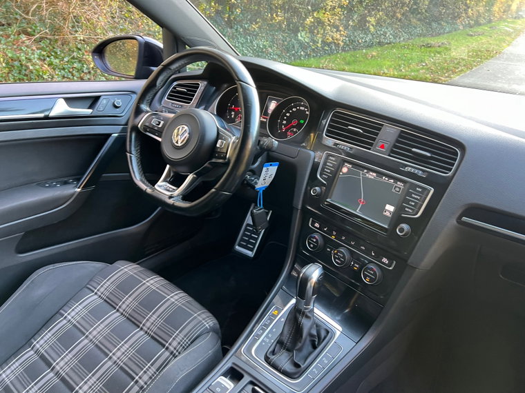 Vehicle Image 25