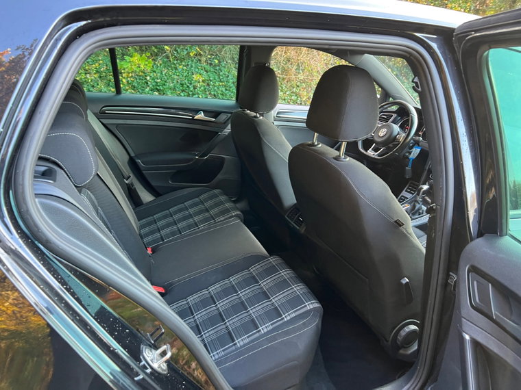 Vehicle Image 32
