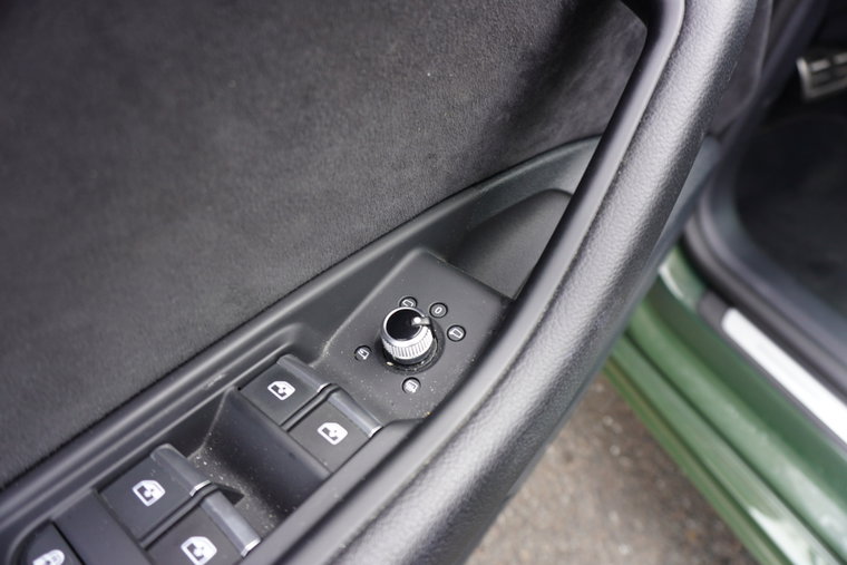 Vehicle Image 25