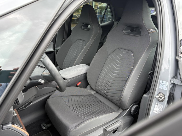 Vehicle Image 12