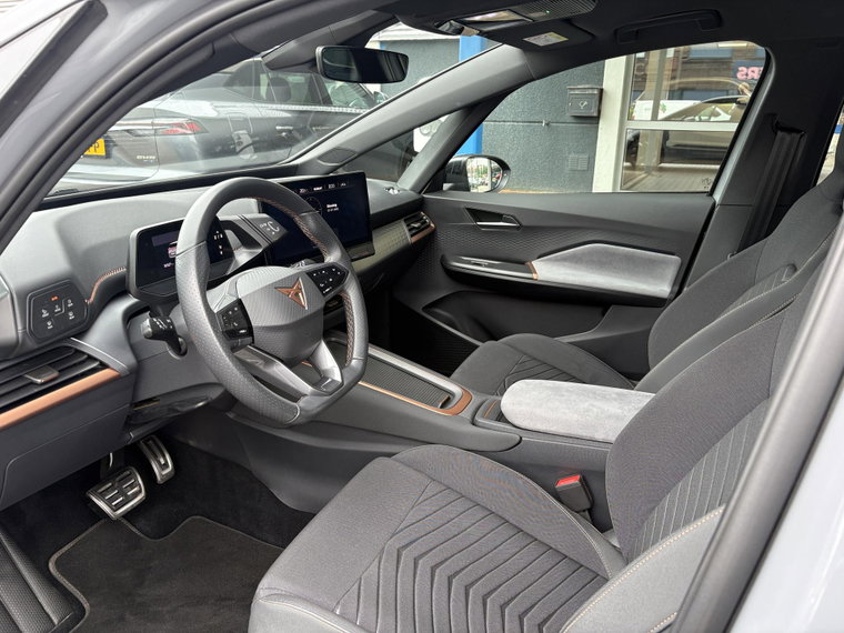 Vehicle Image 16