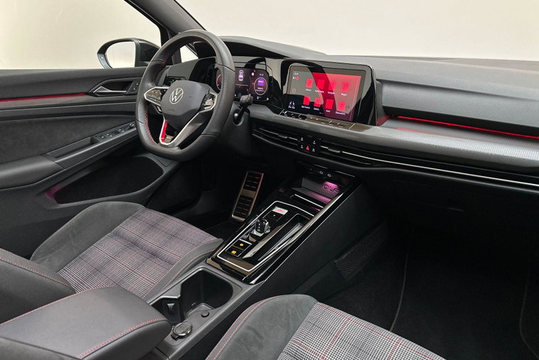 Vehicle Image 16