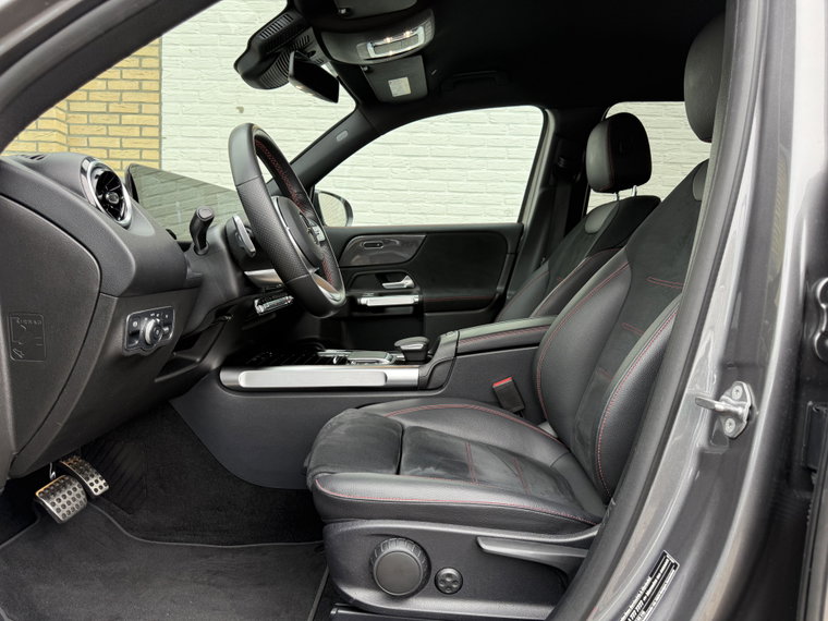 Vehicle Image 26