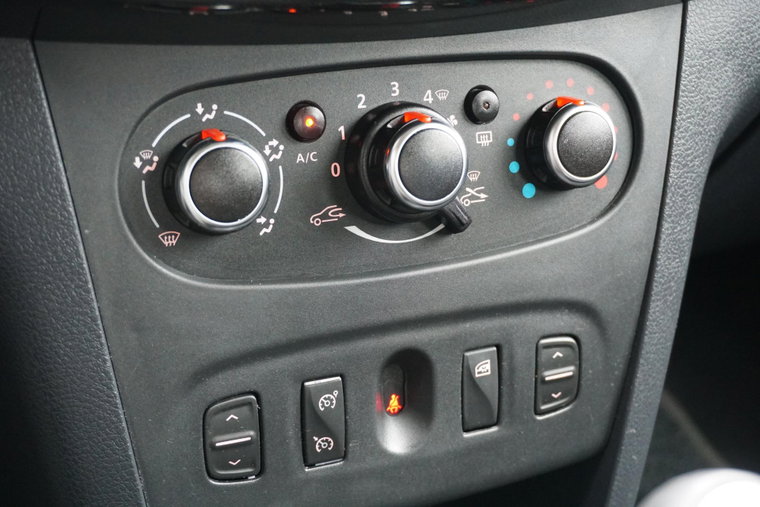 Vehicle Image 32