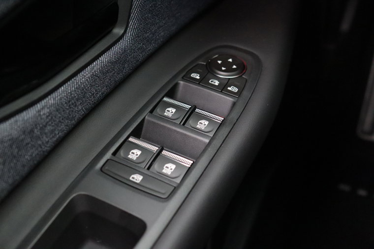 Vehicle Image 24