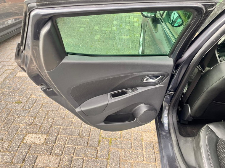 Vehicle Image 26