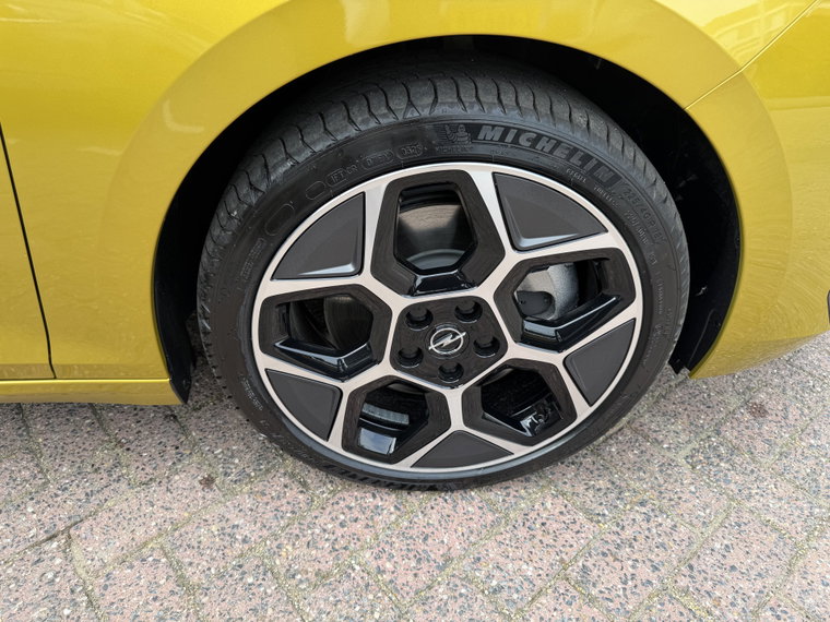 Vehicle Image 42