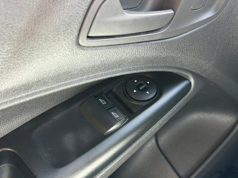 Vehicle Image 32