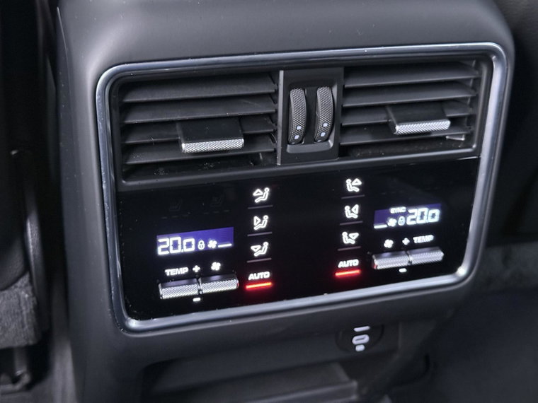 Vehicle Image 24