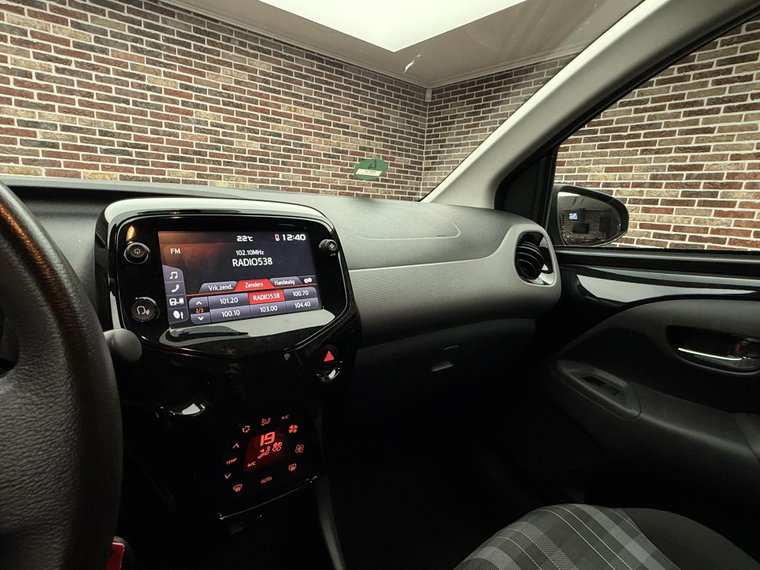 Vehicle Image 14