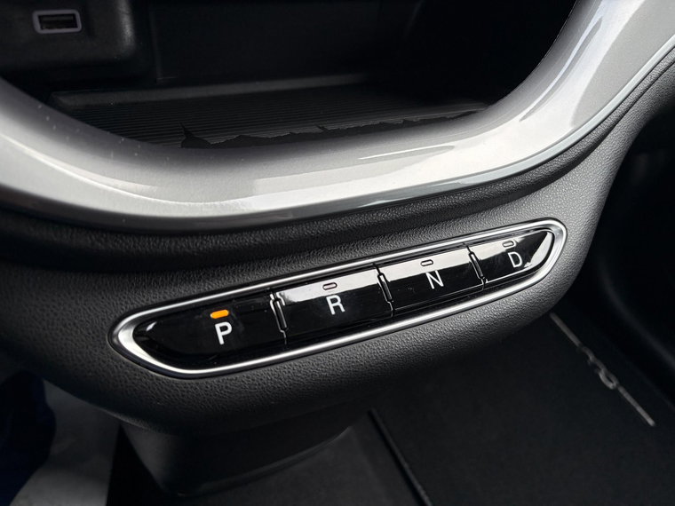Vehicle Image 25