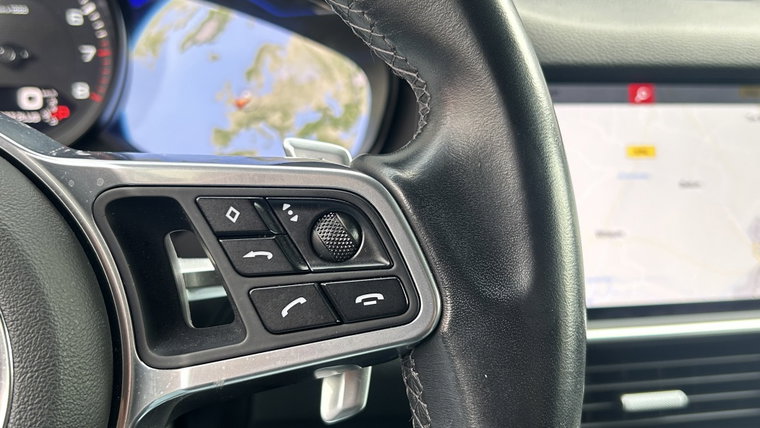 Vehicle Image 25