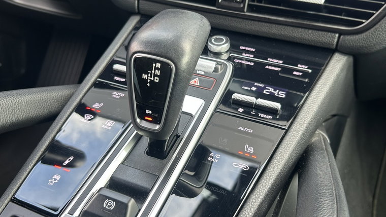 Vehicle Image 32