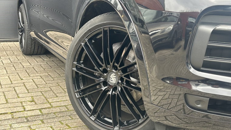 Vehicle Image 11