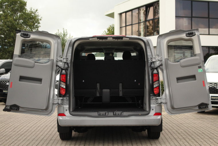 Vehicle Image 9