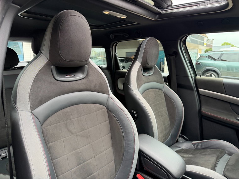Vehicle Image 38