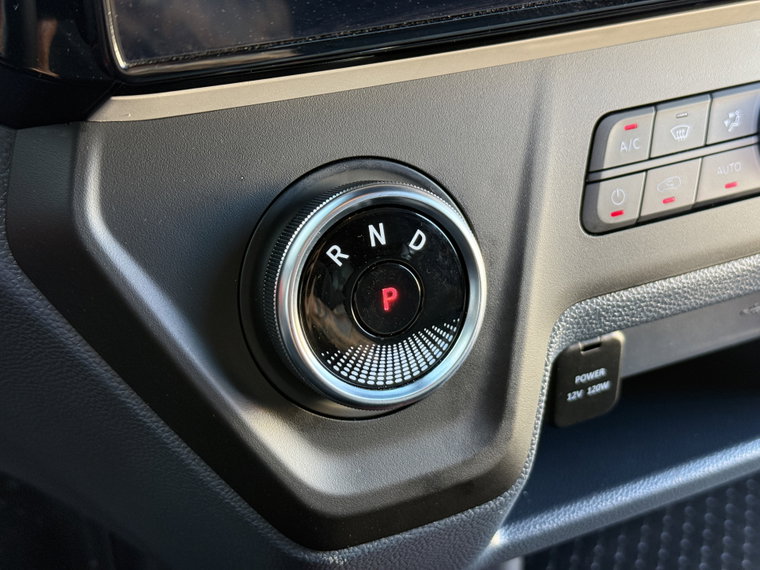 Vehicle Image 25