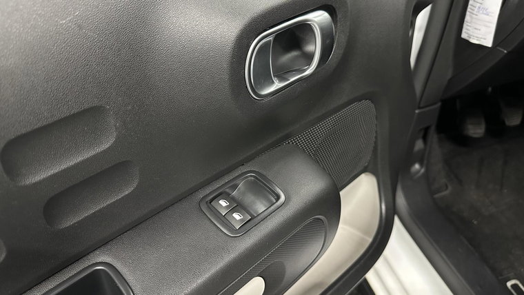 Vehicle Image 23