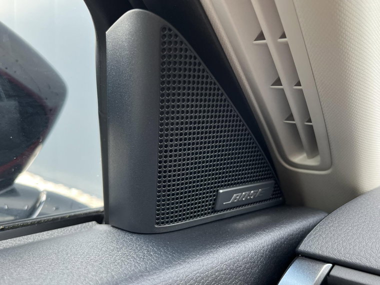Vehicle Image 32