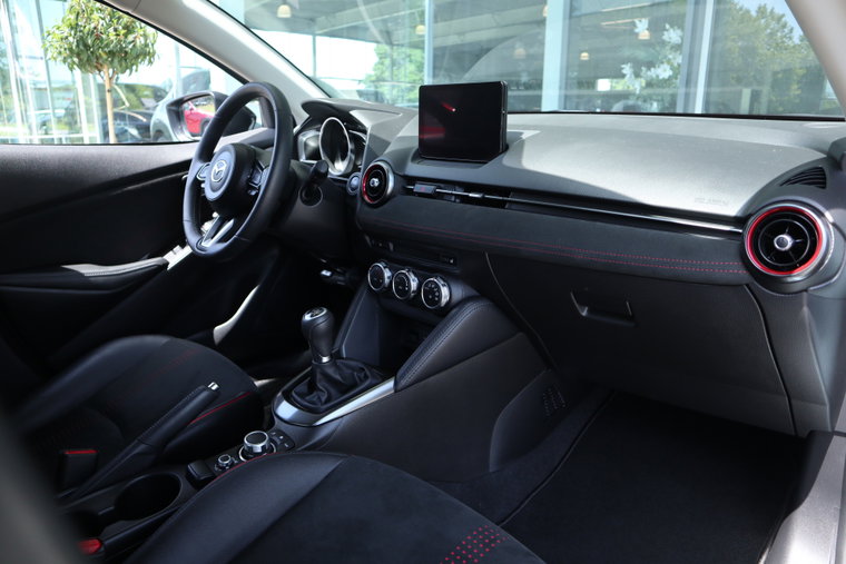 Vehicle Image 16