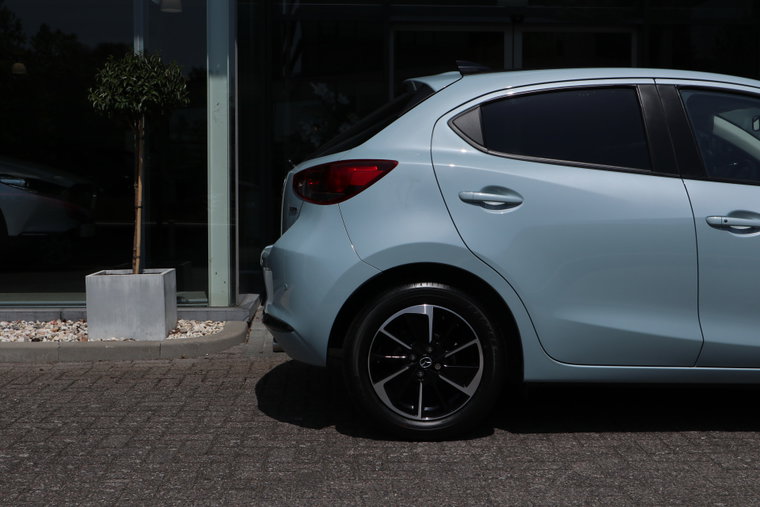 Vehicle Image 32
