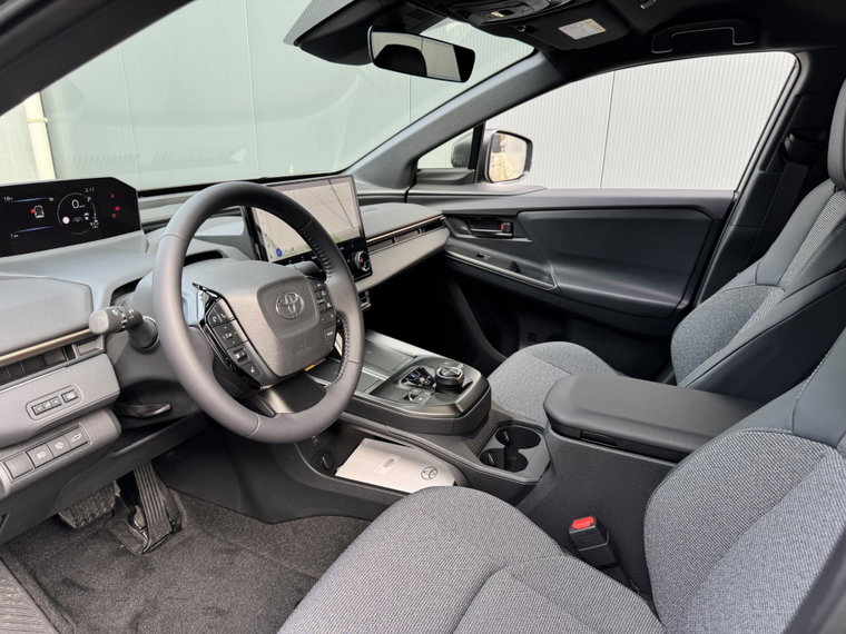 Vehicle Image 12