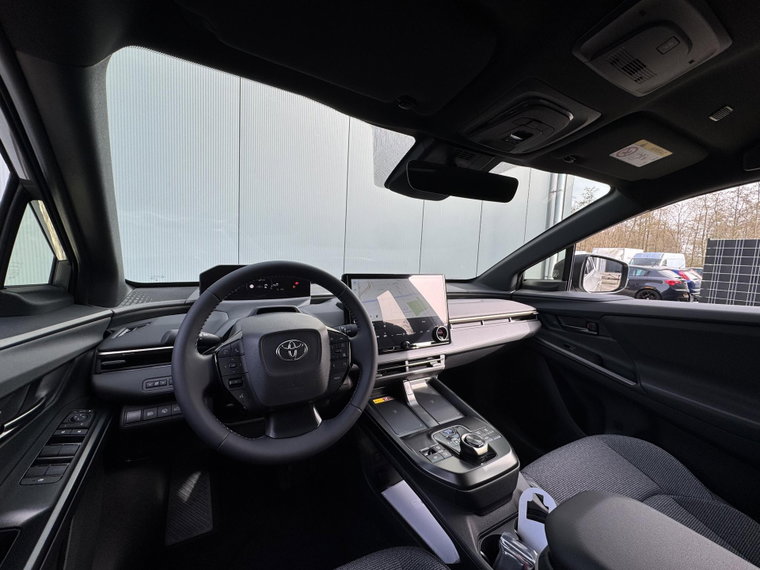 Vehicle Image 13