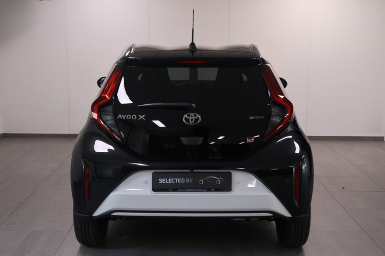 Vehicle Image 4